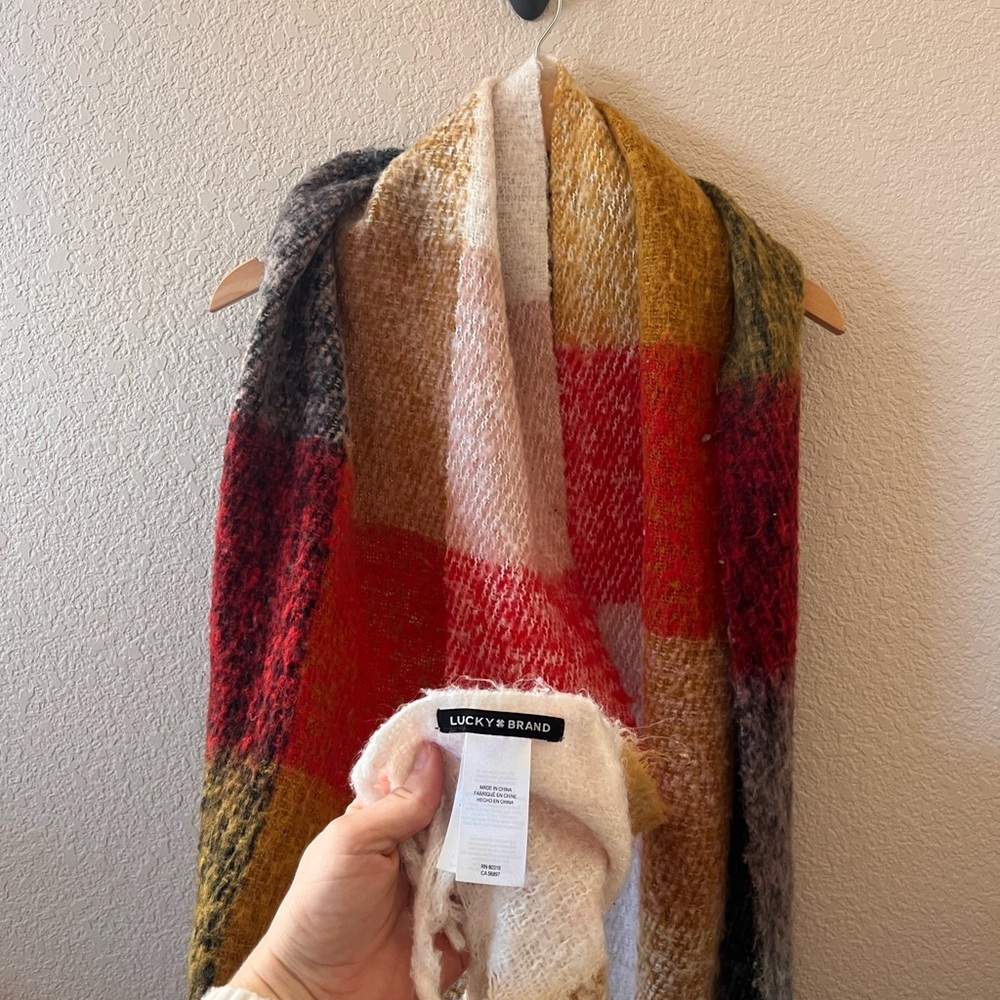 Lucky Brand Women’s Plaid Blanket Scarf in MultiColor - Picture 2 of 6